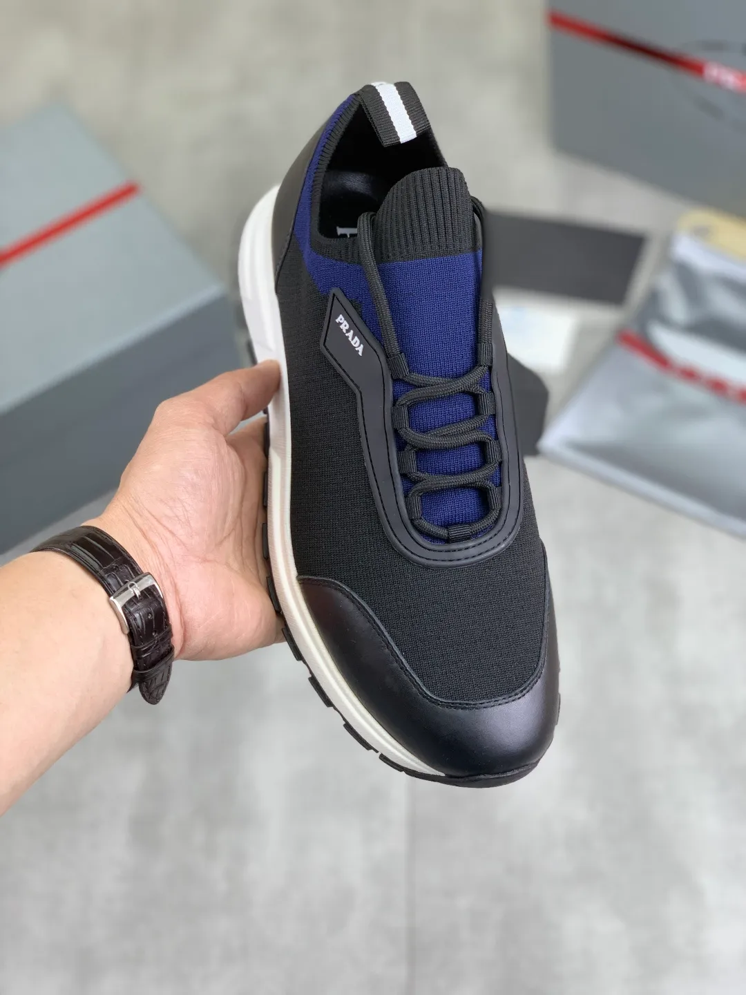 Men's Men's Shoes 💰P500💰【New Style】 (PRADA) The latest model of men's shoes has been launched on the official website in 1:1 copy, synchronized with Hong Kong counters, and on the same catwalk; all made of cowhide Epoxy mesh ➕Imported breathable fabric with cowhide lining, 🍡🍡Original 1:1 rubber outsole, non-slip and wear-resistant; comfortable on the feet, attractive style, fine workmanship, and simple and neat shoe lasts, highlighting a man's boldness and toughness, 👍size 38 to 44 3⃣️Color🉑️Choose